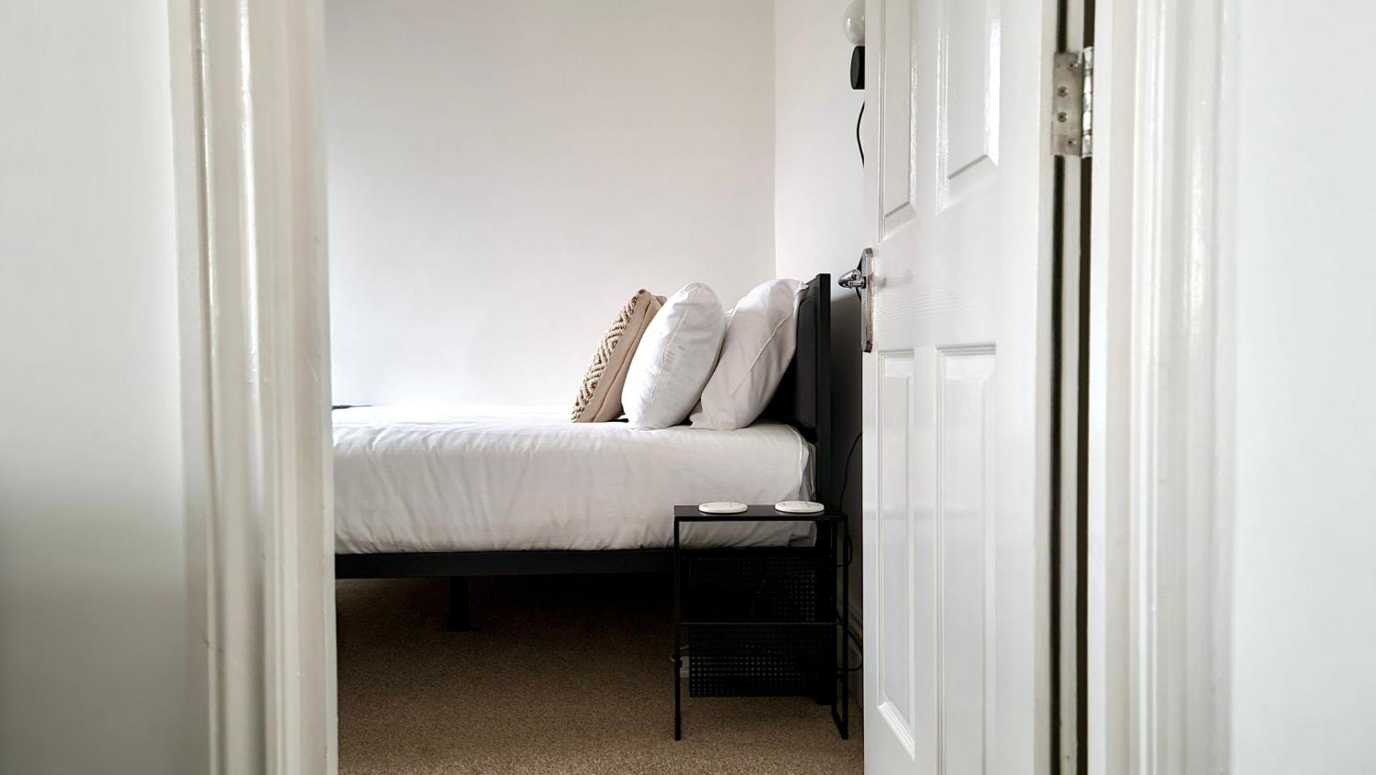 Thompson Apartments By Switchback Stays Cardiff Room photo